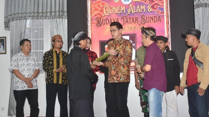 SARASEHAN-TAHUN-BARU-Wakil-Bupati-Sumedang-M-Fajar-Aldila-2412026-1.jpg