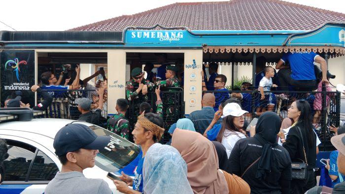 Skuad Persib Susah Pulang dari Ciluluk Sumedang, Bobotoh Manfaatkan untuk Selfie