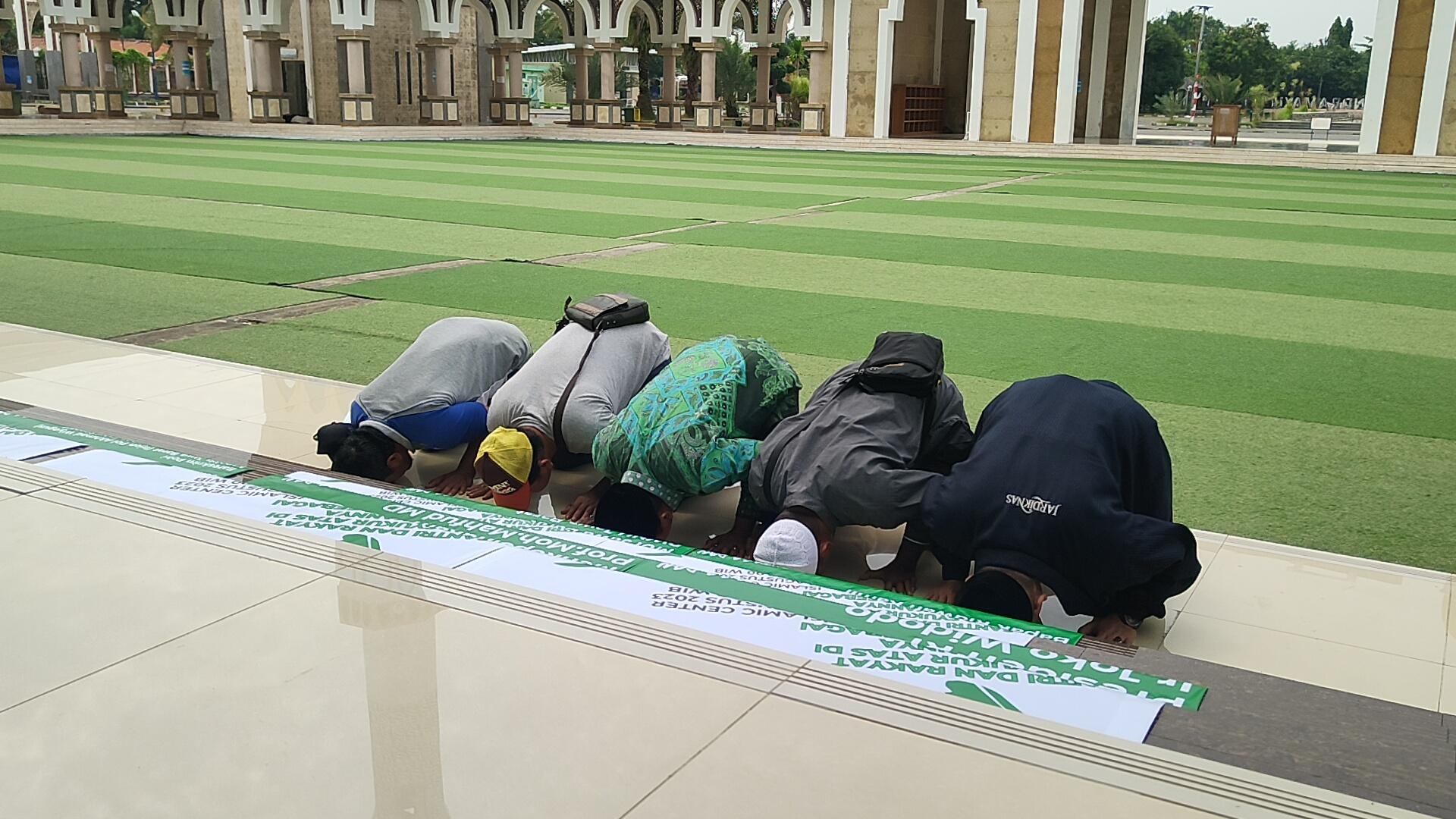 Warga Indramayu Langsung Sujud Syukur Begitu Panji Gumilang Jadi Tersangka, Ini Berkat Doa Ulama