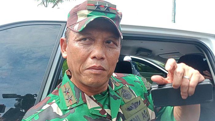 TINJAU-KORBAN-LEDAKAN-Pangdam-IIISiliwangi-Mayjen-TNI-Dadang-Arif-Abdurahman.jpg