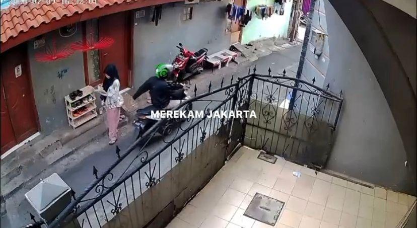 Viral-Aksi-Pelecehan-Seksual-Diduga-Ojek-Online-Begal-Bokong-Perempuan-di-Cengkareng-Jakbar.jpg