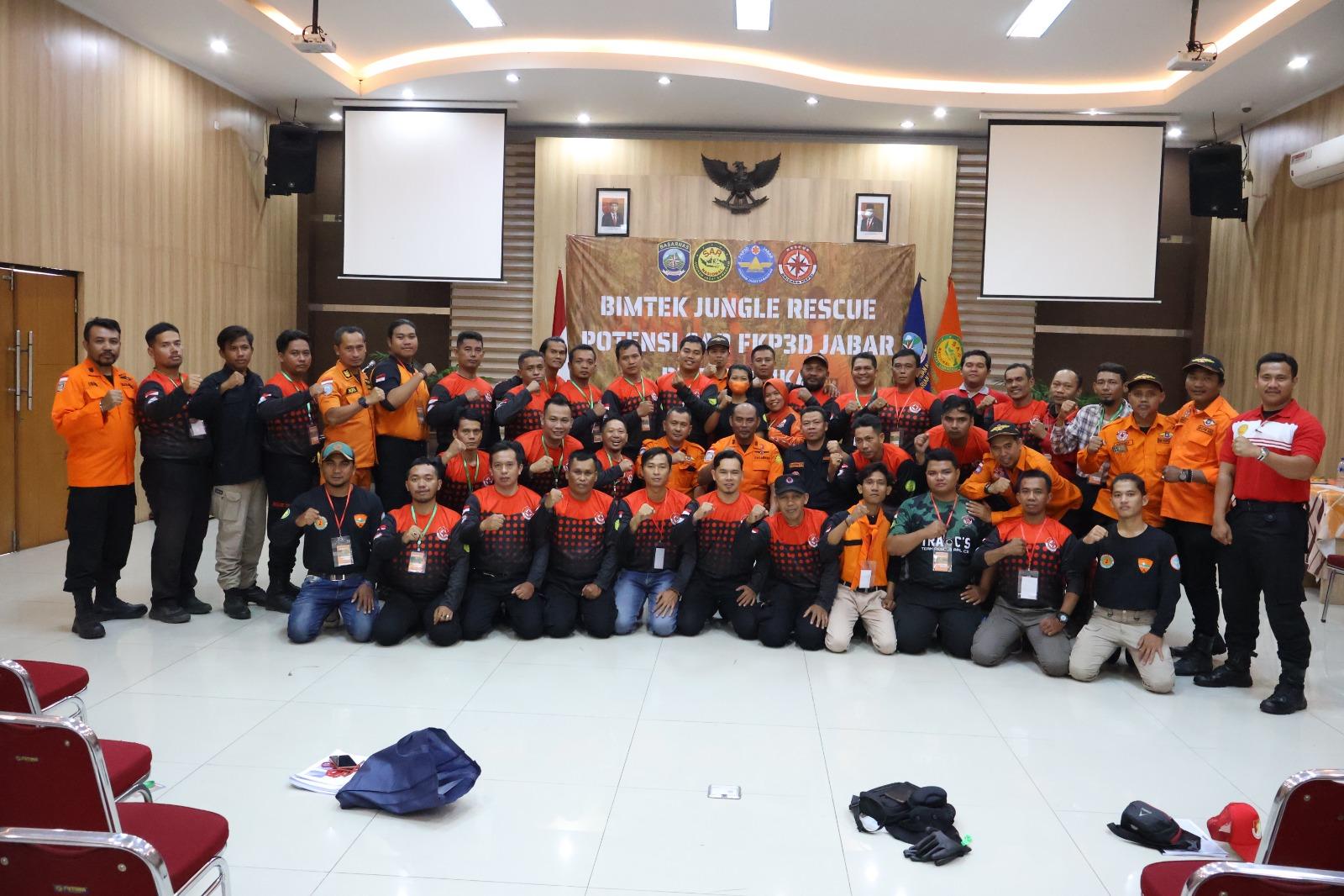 35 Orang Relawan Dapat Pembekalan Pertolongan di Gunung Hutan.