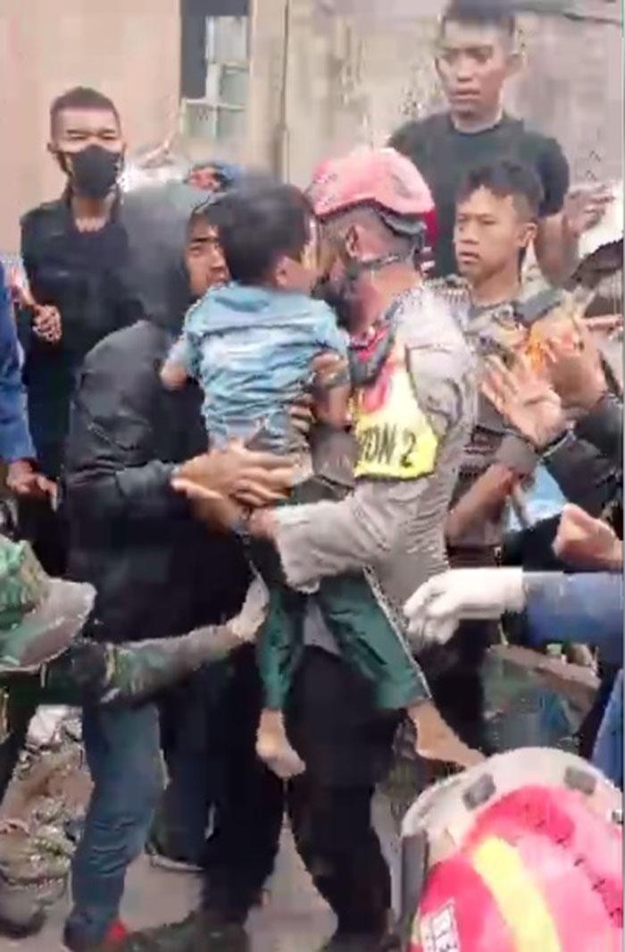 Bocah 7 Tahun di Cianjur Berhasil Diselamatkan Usai 3 Hari Tertimbun Reruntuhan Gempa