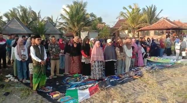 Ribuan Orang di Pangandaran Doa Bersama, Doakan 3 Bocah yang Tenggelam Tergulung Ombak