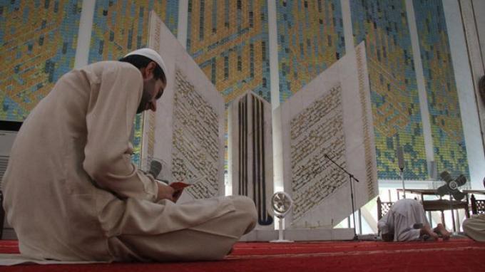 itikaf-di-Masjid.jpg