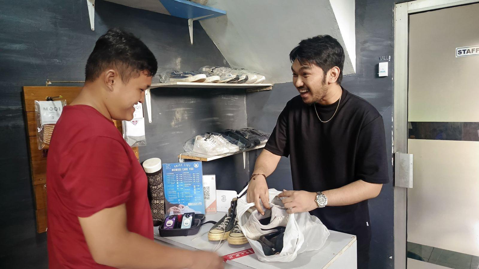 Mantan YouTuber Ciamis Sukses Bisnis Laundry Sepatu, Optimalkan Teknologi HiFi Air Indosat