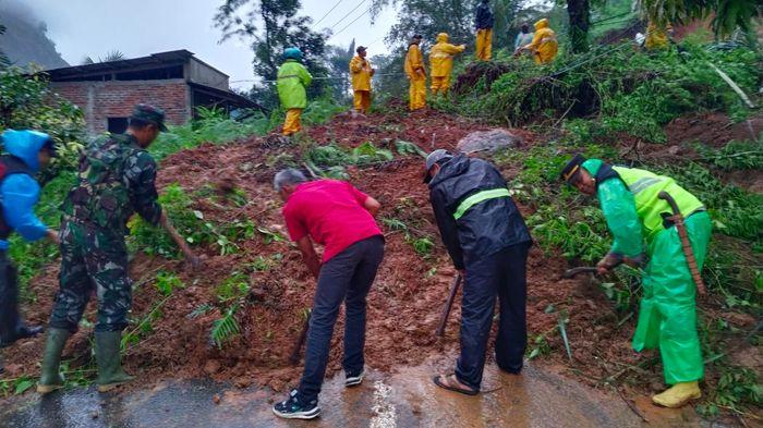 longsor-di-pakenjeng-garut-11112025-1.jpg