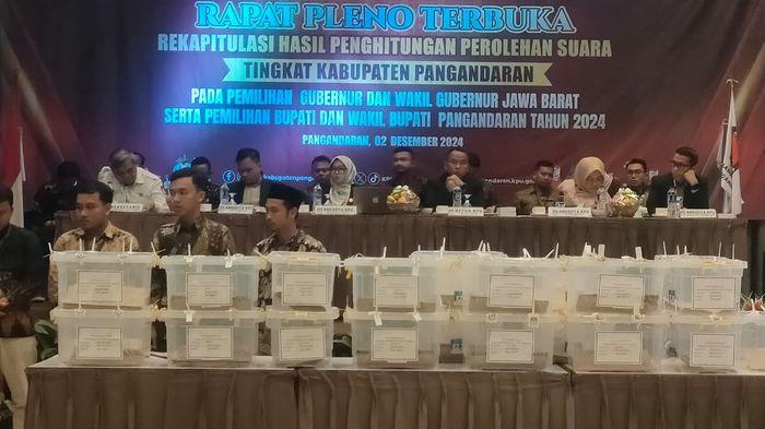 rapat-pleno-rekapitulasi-perhitungan-suara-KPU-Kabupaten-Pangandaran-1.jpg