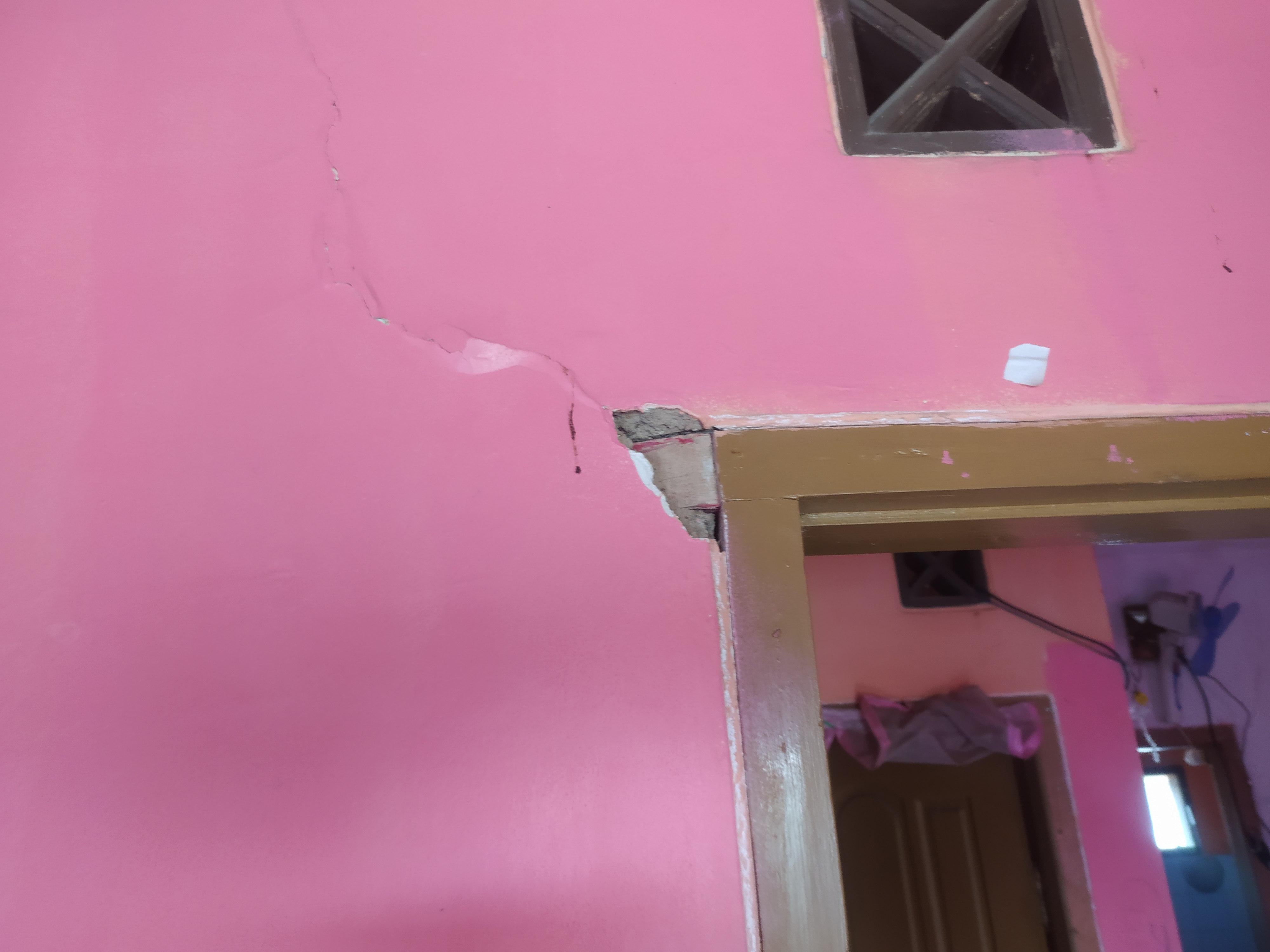 BREAKINGNEWS Gempa Bumi Dirasakan Cukup Kencang oleh Warga Cianjur, Dinding Rumah Retak