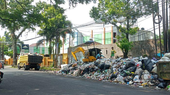 sampah-menumpuk-kota-tasikmalaya-08052026-1.jpg