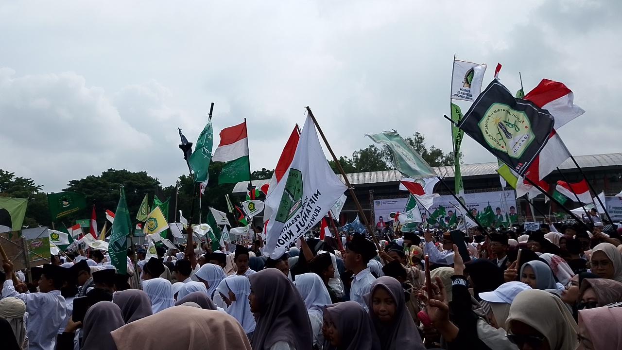 Belasan Ribu Santri Tumpah Ruah di Stadion Wiradadaha Tasikmalaya Peringati HSN 2024