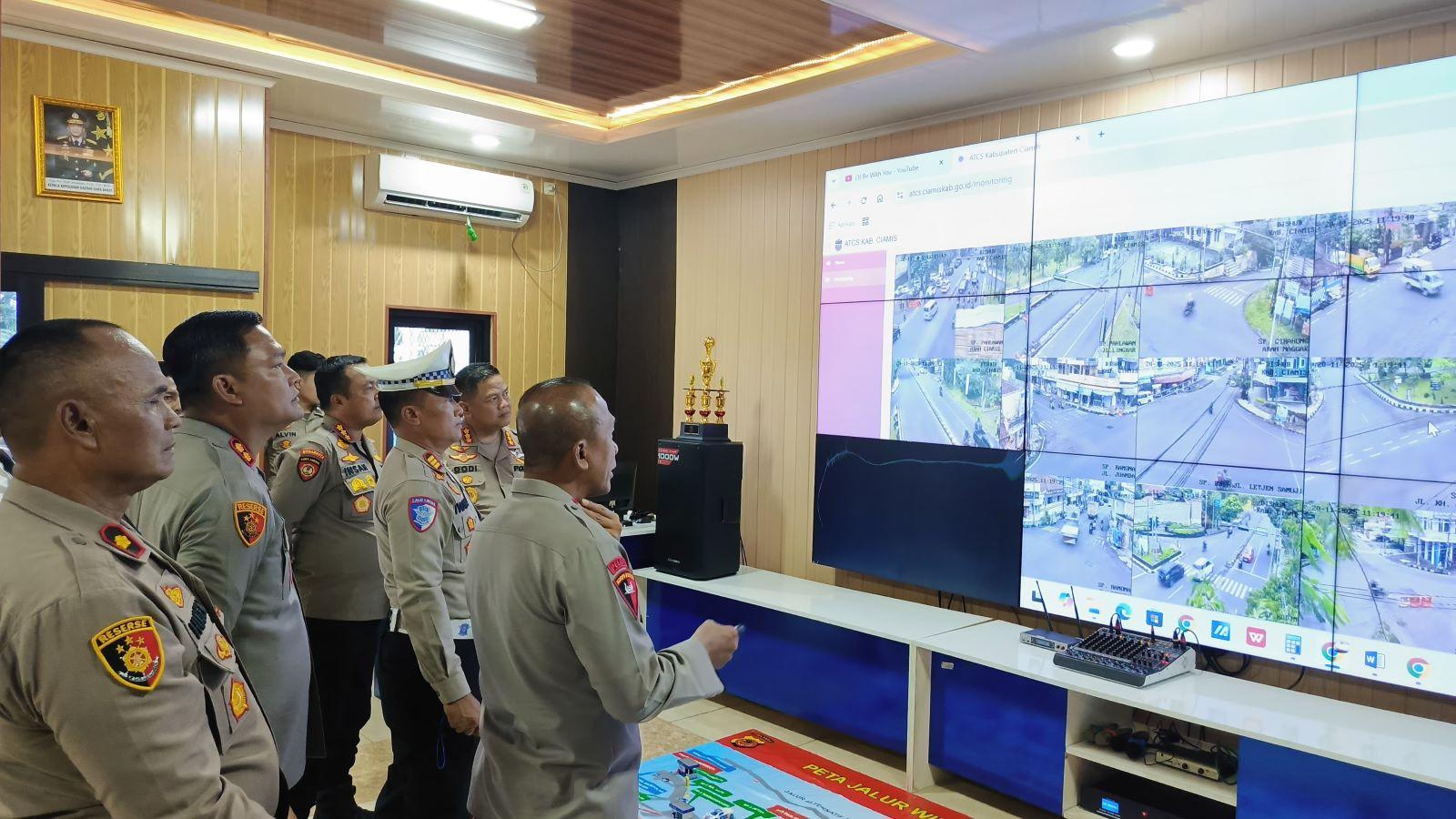 Kapolda Jabar Tinjau Kesiapan Operasi Lilin Nataru 2025 di Ciamis, Tekankan Pelayanan Keselamatan