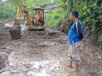 Akses-jalan-penghubung-dua-desa-di-Kecamatan-Pamarican.jpg
