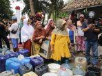 Ambil-Air-Bersih-di-Pangandaran.jpg