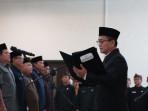 Bupati-Tasikmalaya-Cecep-Nurul-Yakin-ketika-melantik-pejabat-3092025-2.jpg