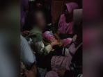 D-saat-dievakuasi-warga-setelah-alami-penganiayaan-perampok-di-Garut1.jpg