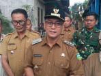 DATANGI-KORBAN-LONGSOR-Bupati-Tasikmalaya-Cecep-Nurul-Yakin-Cigalontang-482025-1.jpg