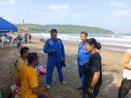 Dihantam-ombak-laut-empat-wisatawan-asa.jpg