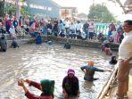 Ibu-ibu-di-Dusun-Lio-agustusan-ngagogo-dony-ahmad-sumedang-1.jpg