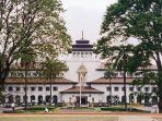 Ilustrasi-Gedung-Sate-di-Kota-Bandung-Jawa-Barat.jpg