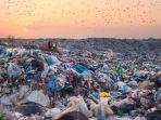 Ilustrasi-tumpukan-sampah-plastik-di-TPA.jpg
