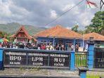 KADES-CICAPAR-DISANKSI-Didemo-oleh-ratusan-warganya-ciamis-3.jpg