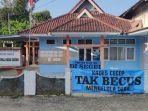 Kantor-Desa-Cisewu-Kabupaten-Garut-Jawa-Barat-disegel-warga-2.jpg