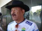 Komisaris-PT-Persib-Bandung-Mertartabat-Umuh-Muchtar-2022.jpg