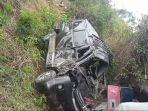 Minibus-Masuk-Jurang-di-Garut.jpg