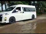 Mobil-Erick-Thohir-Nyangkut.jpg