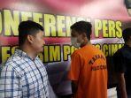 Pelaku-Pembeli-Ipun-11-dengan-uang-palsu1.jpg