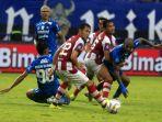 Persib-vs-Persis-gais.jpg