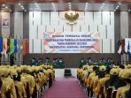 STIN-nih-bosss.jpg