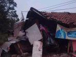 Sebuah-mobil-Elf-berpenumpang-mengalami-kecelakaan.jpg