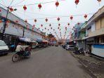 Sejumlah-lampion-terpasang-tepat-di-depan-Wihara-Pemancar-Keselamatan-Jalan-Winaon.jpg