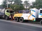 Truk-Tronton-Tabrak-Kendaraan-PLN.jpg