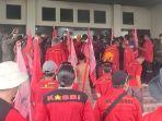 buruh-geruduk-Balaikota-Tasikmalaya-1712025.jpg
