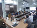 dialogbupatigarutdenganmahasiswa.jpg