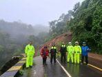 jalan-ambles-sukabumi-longsor-2.jpg