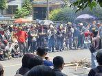 mahasiswa-demo-kawal-putusan-MK-di-Bandung-Kamis-2282024-1.jpg