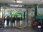 masa-jebol-pintu-utama-Kebun-Binatang-Bandung-Rabu-682025-1.jpg