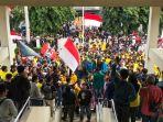 massa-aksi-duduki-gedung-DPRD-Kota-Tasikmalaya-2282024-2.jpg