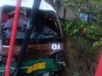 mobil-angkot-yang-dihantam-dump-truk-di-sumedang-1.jpg
