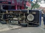 mobil-elf-tabrak-motor-dan-konter-pulsa-ciamis-10102025-1.jpg