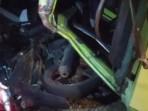 motortertimpaparalontruk.jpg