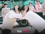 tvN-Rilis-Still-Cut-Twinkling-Watermelon-Perlihatkan-Choi-Hyun-Wook-dan-Ryeoun-Berkelahi-Ada-Apa.jpg