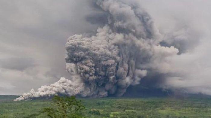 Erupsi Gunung Semeru di Lumajang, Jawa Timur
