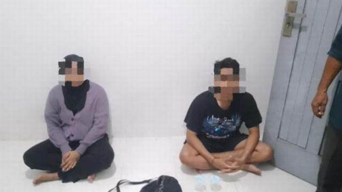 Pasangan diduga nonmahram saat diamankan warga ke Mako Satpol PP-WH dan Linmas Banda Aceh