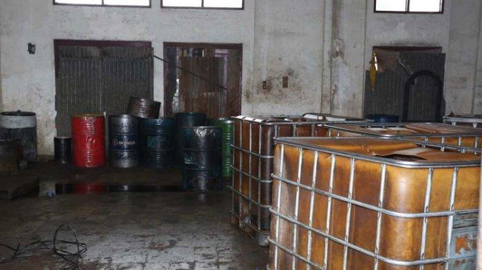 Polisi Gerebek Gudang BBM Ilegal di Medan, 4 Orang Jadi Tersangka