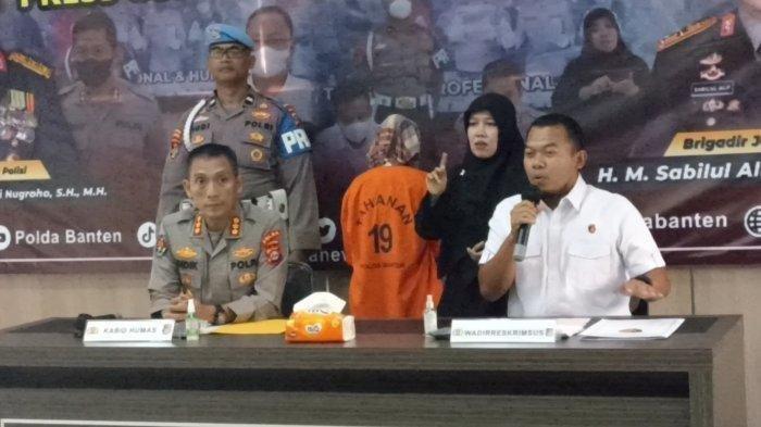 Seorang Ibu Muda Ditahan Bersama Bayi Belitanya